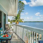 Coastal Breeze Siesta - Pelican