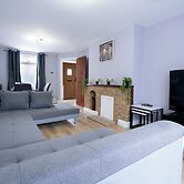 3-bed House - Sleeps 7, Parking & Views