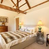 Priory Courtyard - 3 Bedroom Escape