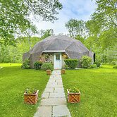 3 Mi to Kent Falls: Nature Escape w/ Deck & Garden