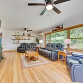 3 Mi to Lake Onalaska: Quaint Home w/ Prairie View