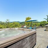 Oregon Farmhouse Hideaway on 53 Acres