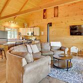 'pine Knob' Cabin w/ Snowy Bluff Views in Mindoro!