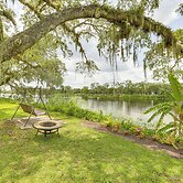Boat Lift & Private Dock: Riverfront Labelle Gem