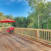 11 Mi to Dtwn: Luxe Atlanta Retreat w/ Deck & Yard