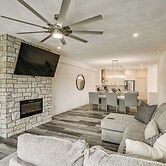 Walk to Mississippi River: Grafton Townhome!