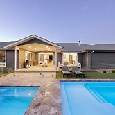 The Break Pool Spa Sauna Beach