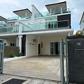 myRoom at 11 J Adams