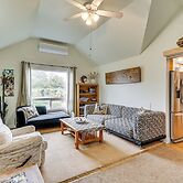 7 Mi to Dtwn Portland: Quiet Yet Central Home