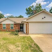 1 Mi to Denton Square: Family Home w/ Fenced Yard!