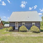 2 Mi to Mabry Mill: Mtn-view Cabin w/ Porch!