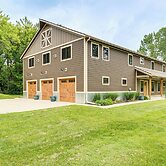 Luxe Barndominium Retreat Near Blue Spring Lake!