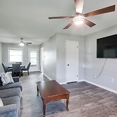 5 Mi to Zoo: Family Retreat in Wichita!