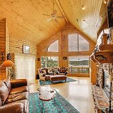 Decks & Views: Spacious Cabin Near Table Rock Lake