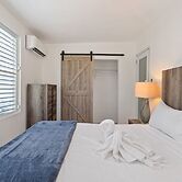 Cozy Flat Two Sleeping Areas Full-size bed