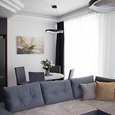 Deluxe Two Bedroom Condo & Pool on 5th Floor