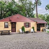 Spacious 3BR House With Firepit & Grill, Near Beach