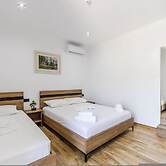 Bliss Triple Room in Gjirokast r