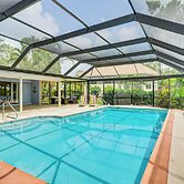 10 Mi to Beach: Poolside Paradise in Fort Myers!