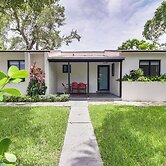 5 Mi to Beach: Group Getaway w/ Yard in Miami