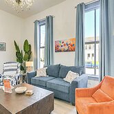 Golden-age Galveston Getaway - Walk to The Strand!