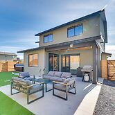 Hot Tub & Water Views: High-end Vantage Retreat