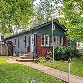 1/2 Mi to Indy Motor Speedway: Home w/ Yard!