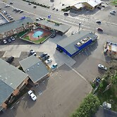 The River Inn and Suites