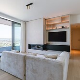 Huswell - Minimalist Coastal Luxury Panoramic View