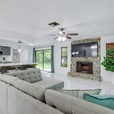 Swim, Hike & Kayak: Crystal River Retreat w/ Yard!