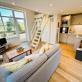 Honey Bee Cottage, Tiny House, Welshpool