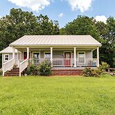 7 Mi to Ole Miss: Quiet Rural Retreat w/ Yard!