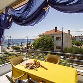 Endless Blue Apartment by Rentals Pro