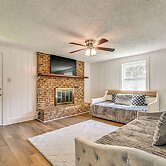 6 Mi to Dtwn: Charming Home w/ Yard in Charlotte