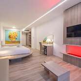 Max Motel - Art Gallery Room