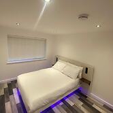 Stunning Truro 1-bed - Sleeps 2 & Parking