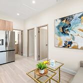 Cozy Modern Home w Full Kitchen Parking