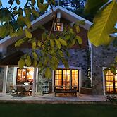 Villa Enriette - Panoramic Mountain Retreat in Pano Platres, Cyprus