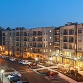 Landing Weston Lakeside Apartments