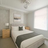 Spacious 5 Bedroom House in Swansea