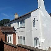 Blyton 2-bed Cottage, Parking, 30m to Lincoln