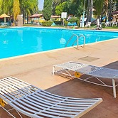 Parque Girasoles Balneario & Cabañas