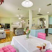 Group-ready Getaway in North Houston!