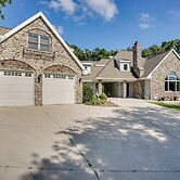 Spacious Family Villa w/ Decks in Chilton!
