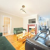 House - Sleeps 7, Private Garden & Parking