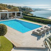 Paradise Beachfront Villa Athenian