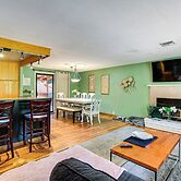 3 Mi to U of O Pet-friendly Home w/ Covered Deck!