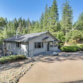 Gateway to Yosemite: Group-friendly Groveland Home