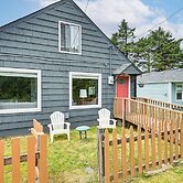 Walk to Beach: Charming Home - 3 Mi to Seabrook