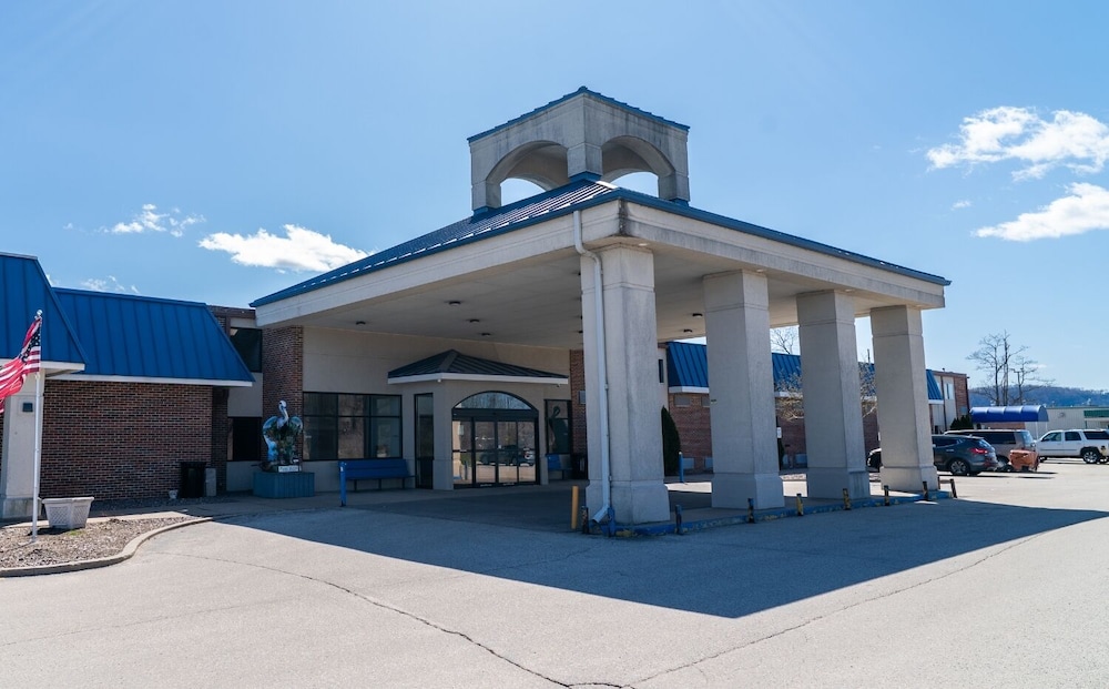Coratel Inn and Suites By Jasper La Crosse